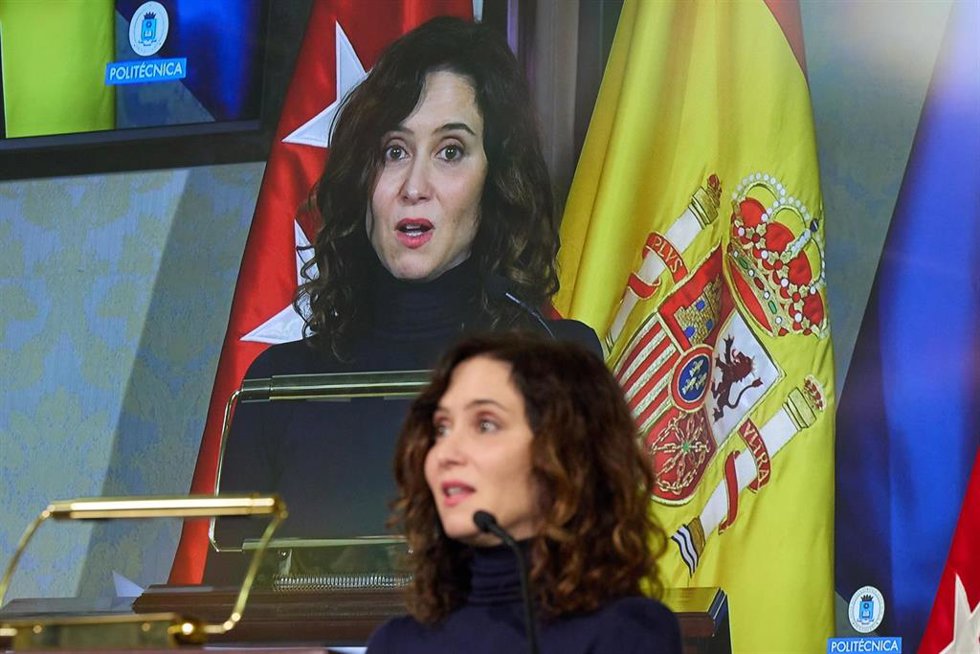 La presidenta de la Comunidad de Madrid, Isabel Díaz Ayuso, interviene durante la toma de posesión del nuevo rector, en el Paraninfo de la UPM,