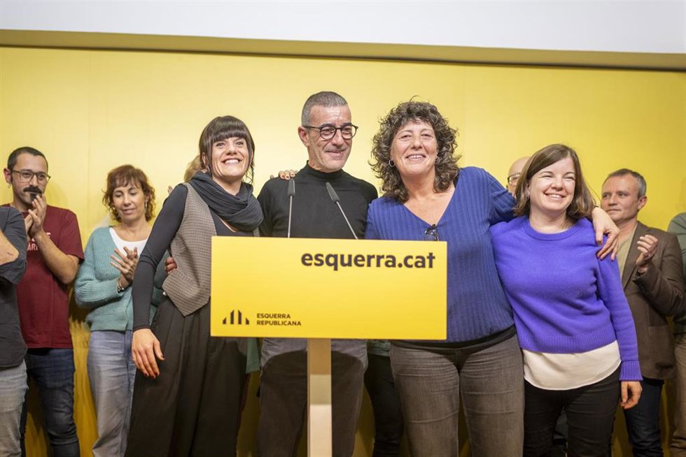 Los candidatos de 'Nova Esquerra Nacional', Alba Camps y Xavier Gods, durante la votación de la segunda vuelta del 30 Congreso Nacional de ERC, a 14 de diciembre de 2024