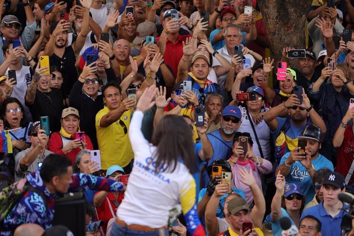 María Corina Machado, líder de la oposición Venezuela, asiste a una protesta en Caracas