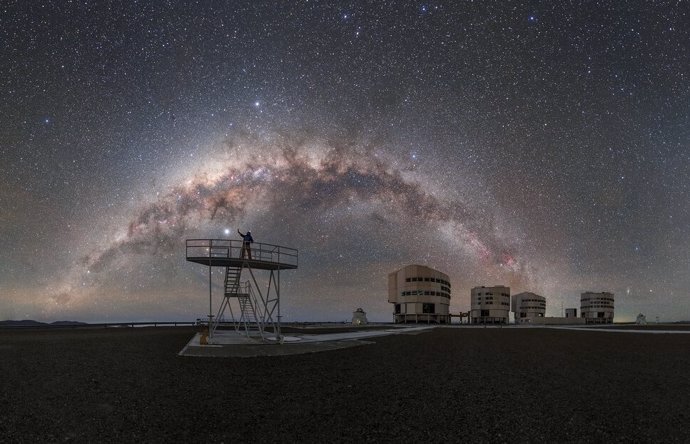 Los cielos oscuros del Observatorio Paranal de ESO, hogar del Very Large Telescope (VLT) de ESO, ofrecen unas vistas impresionantes,