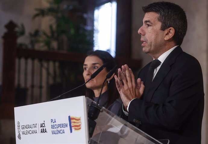 El 'president' Carlos Mazón, en rueda de prensa junto a la consellera Ruth Merino