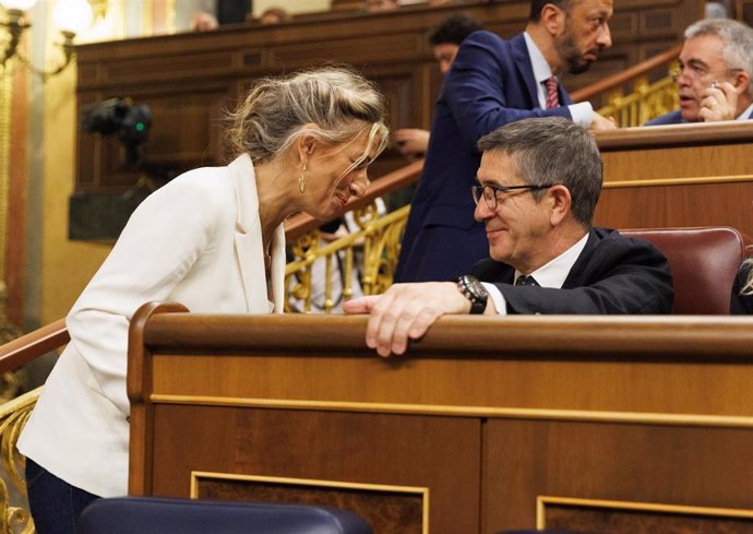 Archivo - La vicperesidenta segunda y ministra de Trabajo, Yolanda Díaz y el portavoz del PSOE en el Congreso, Patxi López.