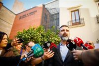 Fernández-Pacheco habla de "circo" y "sobreexcitación" en el PSOE-A con la llegada de Montero