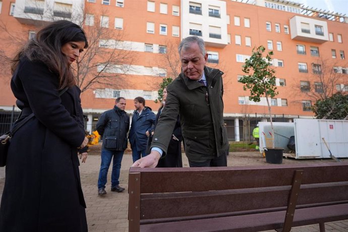 El alcalde de Sevilla, José Luis Sanz, destaca "la plantación de 50 árboles y la renovación integral" en el Parque de La Rosaleda.