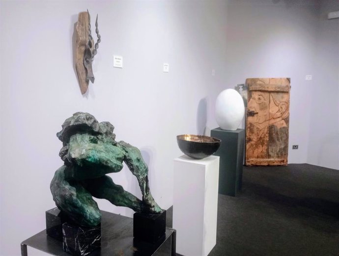 Piezas expuestas en la muestra colectiva de escultura vasca de la sede en Bilbao de Juntas Generales de Bizkaia