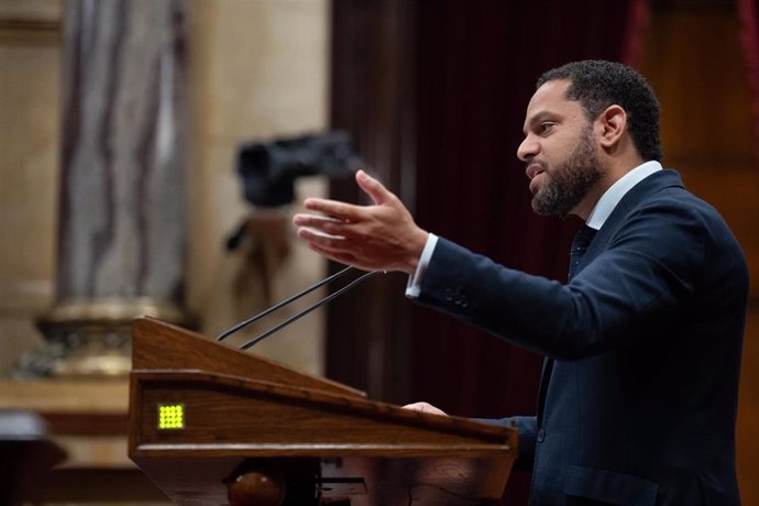 Archivo - El presidente de Vox en el Parlament, Ignacio Garriga, interviene durante un debate de Política General, a 9 de octubre de 2024