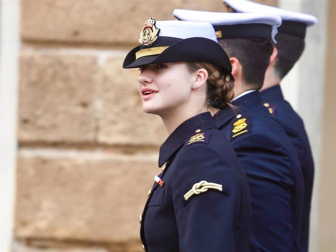 La princesa de Asturias, Leonor de Borbón y Ortiz, durante los actos previos al inicio de su travesía a bordo del buque escuela de la Marina Española Juan Sebastián Elcano