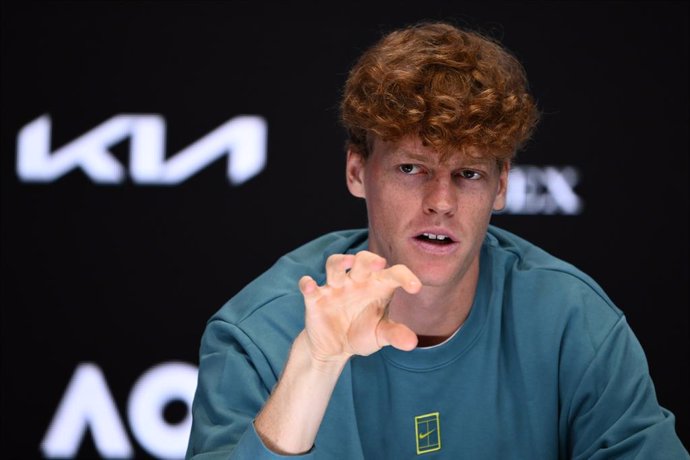 10 January 2025, Australia, Melbourne: Italian tennis player Jannik Sinner speaks during a press conference ahead of the Australian Open at Melbourne Park in Melbourne. Photo: Joel Carrett/AAP/dpa