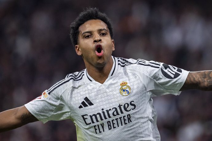 22 December 2024, Spain, Madrid: Real Madrid's Rodrygo celebrates scoring his side's third goal during the Spanish Primera Division soccer match between Real Madrid CF and Sevilla FC at Estadio Santiago Bernabeu. Photo: Alberto Gardin/ZUMA Press Wire/dpa