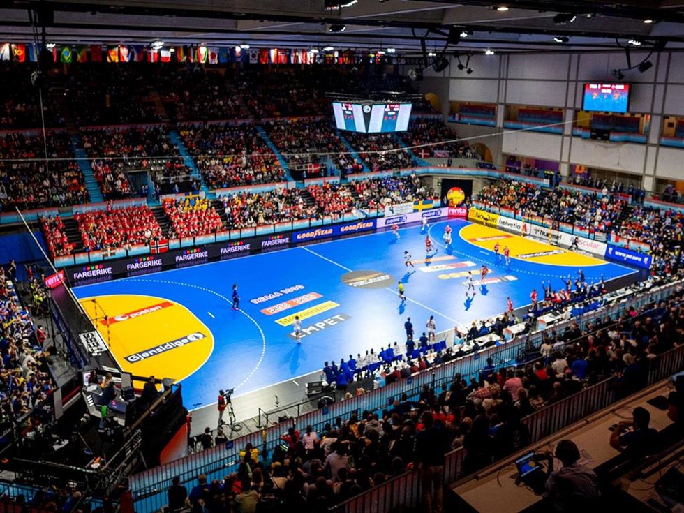 Archivo - Las gradas del Palau d'Esports de Granollers presenciando un encuentro