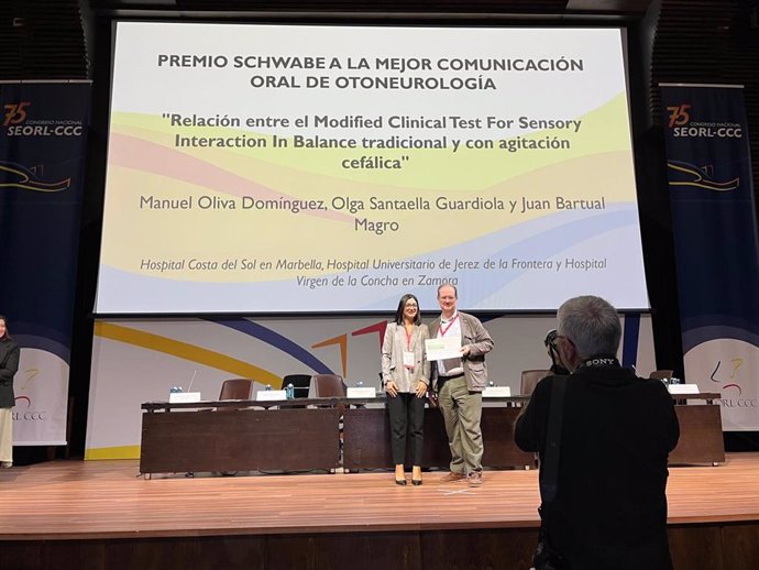 Un otorrinolaringólogo del Hospital Universitario Costa del Sol recibe un premio a mejor comunicación oral en el Congreso Nacional de esta especialidad