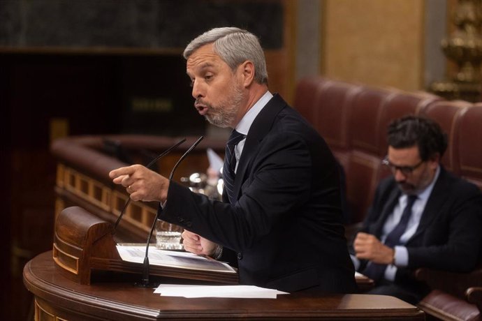 Archivo - El vicesecretario de Economía del PP, Juan Bravo, en una imagen de archivo en una sesión plenaria en el Congreso de los Diputados.