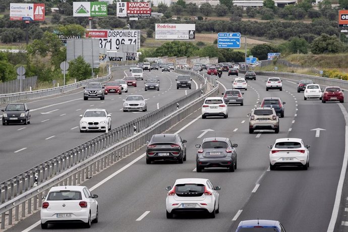 Archivo - Tráfico en la autovía A-5 por la operación retorno del puente de mayo, a 5 de mayo de 2024, en Madrid (España). La operación salida del puente de mayo comenzó el pasado martes, 30 de abril y finaliza hoy, 5 de mayo. La Dirección General de Tráfi