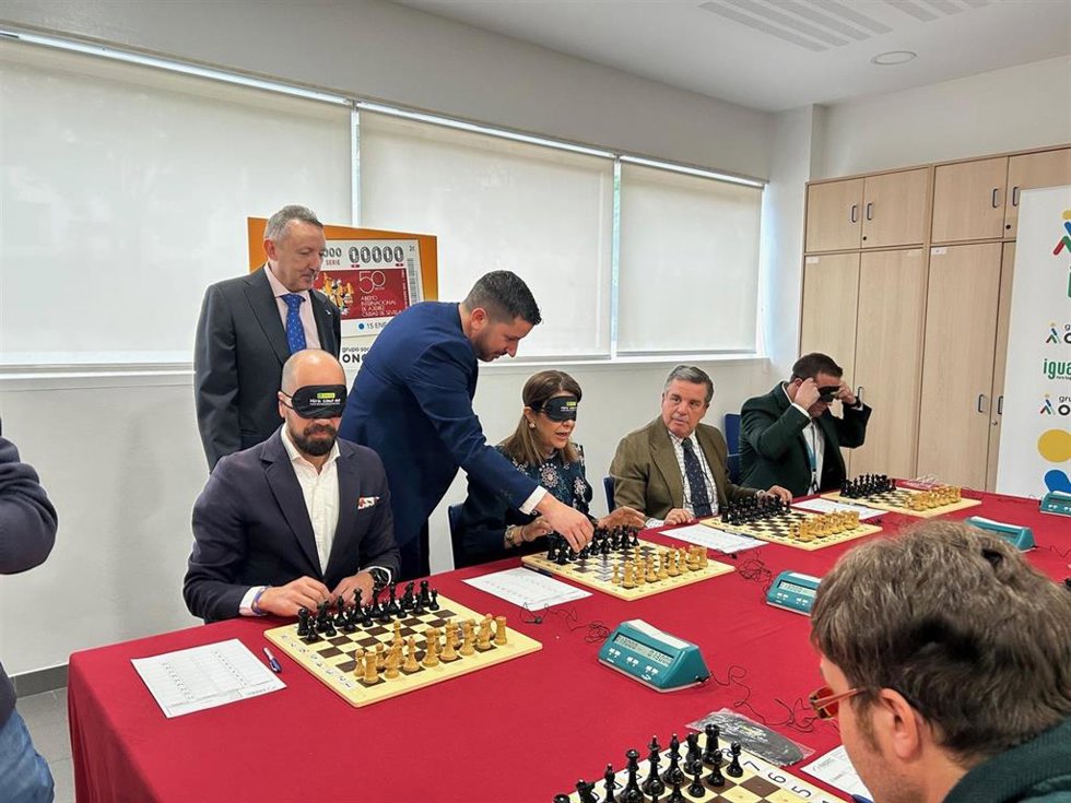 Presentación del cupón de la ONCE dedicado al Abierto Internacional de Ajedrez Ciudad de Sevilla