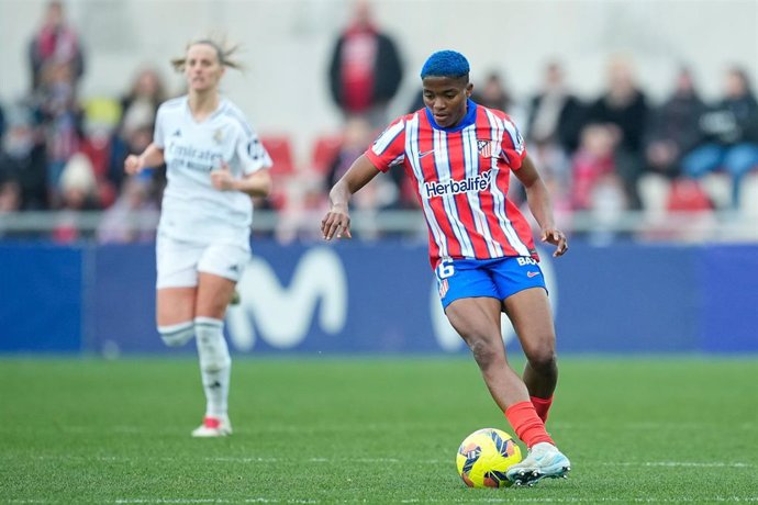 Rasheedat Ajibade durante el Atlético de Madrid-Real Madrid de la Liga F 24-25