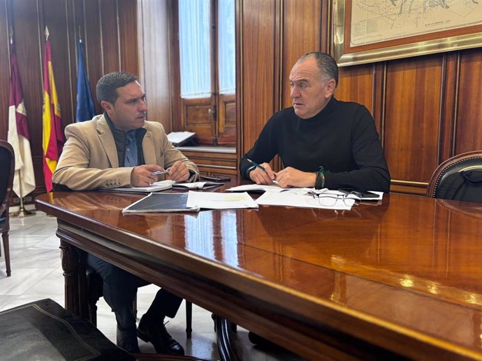 El alcalde de Tarancón, José Manuel Martínez Carrizo, y el presidente de la Diputación de Cuenca, Álvaro Martínez Chana