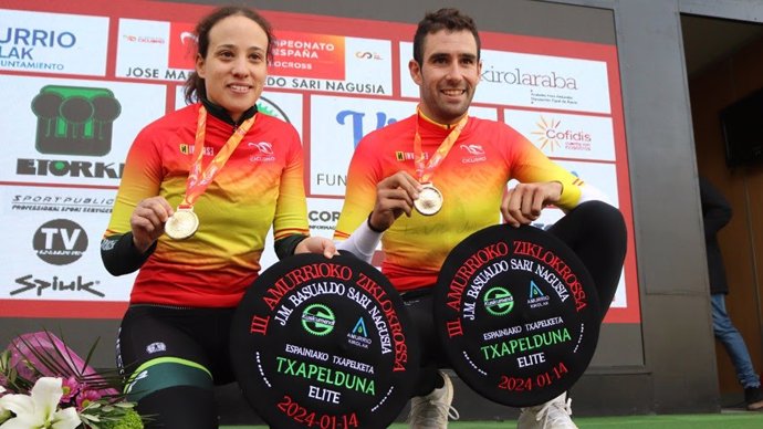 Los ciclistas españoles Lucía González y Felipe Orts.