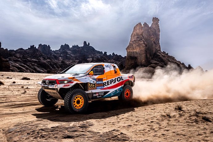 El piloto catalán Isidre Esteve (Repsol Toyota), en el Rally Dakar 2025.