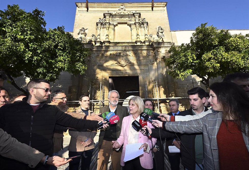 Archivo - La alcaldesa de Jerez, María José García-Pelayo, durante el anuncio del inicio de las obras para recuperar el Palacio Riquelme el pasado febrero de 2024. ARCHIVO.