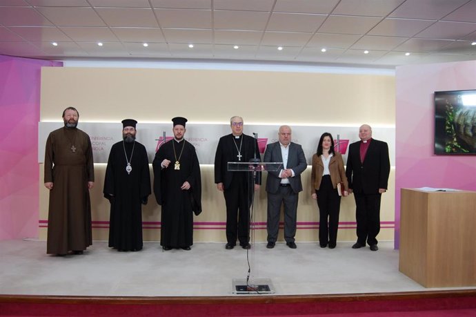 Archivo - Representantes de distintas confesiones en la sede de la CEE, en una fotografía de archivo.