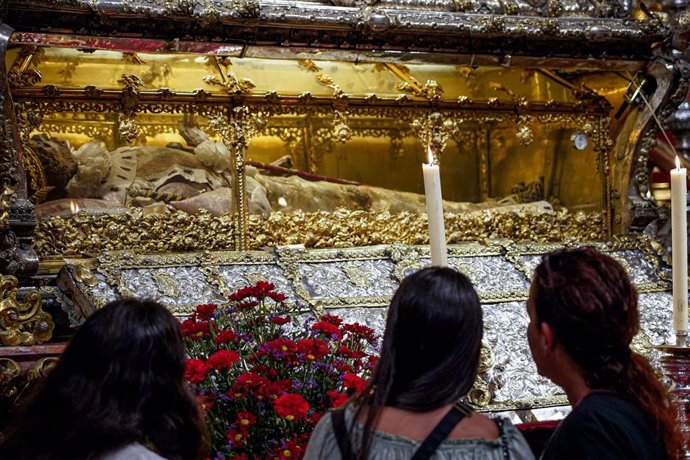 Archivo - Urna del Rey  Fernado III, qué se encuetra en la Capilla Real de la Catedral de Sevilla