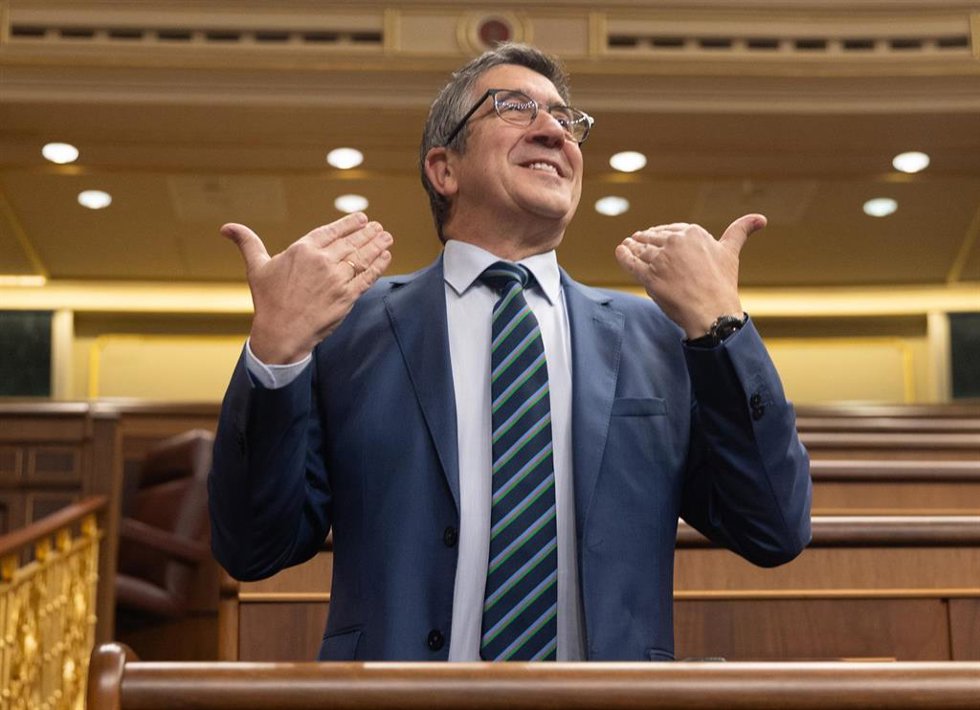 Archivo - El portavoz del PSOE en el Congreso, Patxi López, interviene durante una sesión de control al Gobierno, en el Congreso de los Diputados, a 28 de febrero de 2024, en Madrid (España). La implicación de Koldo García Izaguirre, que fue asesor del