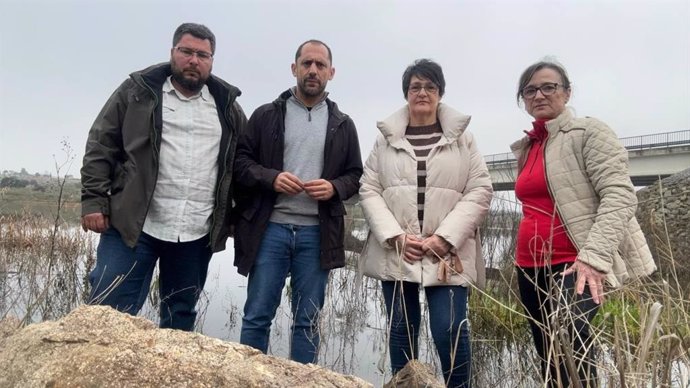 El coordinador provincial de IU, Sebastián Pérez (segundo por la izda.), en La Colada.