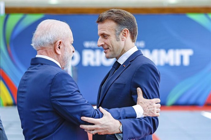 Archivo - El presidente de Brasil, Luiz Inácio Lula da Silva, y el presidente de Francia, Emmanuel Macron