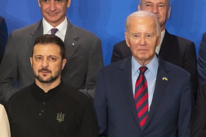 Archivo - El presidente de Ucrania, Volodimir Zelenski, y su homólogo estadounidense, Joe Biden.