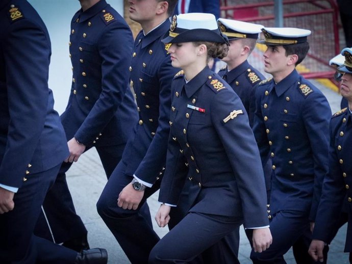 La Princesa de Asturias, Leonor de Borbón, antes de la partida en el Juan Sebastián Elcano. A 11 de enero de 2025 en Cádiz, Andalucía (España).