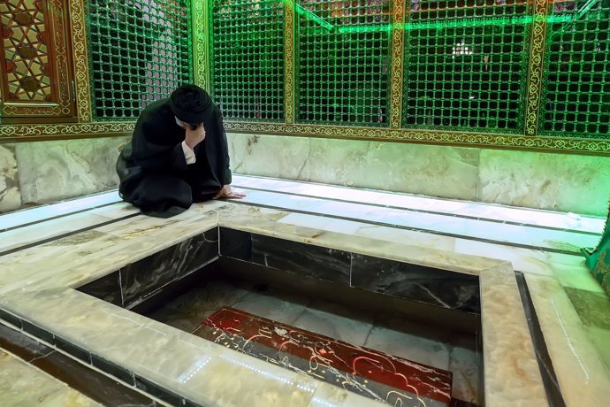 Archivo - May 5, 2023, Damascus, Damascus, Syria: Iranian President EBRAHIM RAISI visits the holy shrine of Sayyida Zaynab in the southern suburbs of Damascus. Iran's president hailed his visit to the Syrian capital as a ''turning point'' after Tehran's s