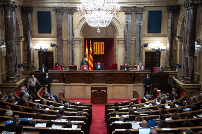 Archivo - Un ple al Parlament de Catalunya