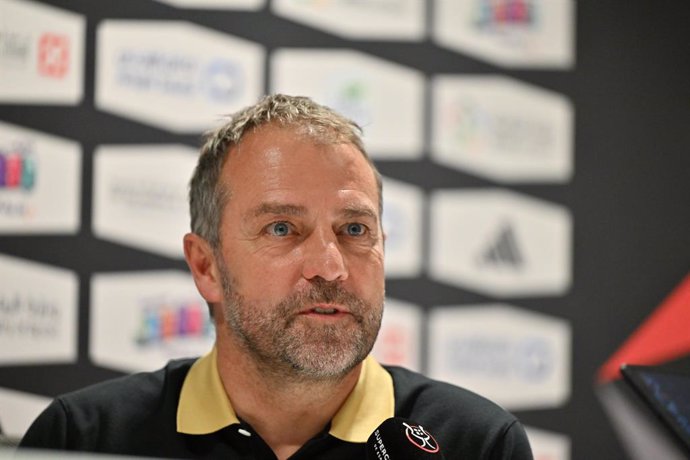 07 January 2025, Saudi Arabia, Jeddah: Barcelona head coach Hansi Flick attends a press conference, ahead of the Spanish Super Cup semifinal soccer match against Athletic Bilbao. Photo: Abduiiah Ai_Sdais/Saudi Press Agency/dpa