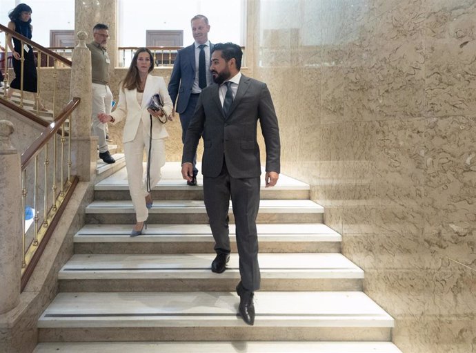 Archivo - El eurodiputado electo Luis 'Alvise' Pérez Fernández, líder de la agrupación Se Acabó la Fiesta (1d), a su llegada al acto de acatamiento a la Constitución de los candidatos proclamados electos tras las elecciones al Parlamento Europeo, en el Co