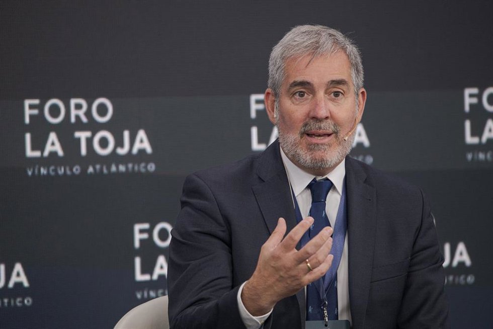 Archivo - El presidente de Canarias, Fernando Clavijo, durante la segunda jornada del Foro La Toja, a 4 de octubre de 2024, en la Illa de Toxa, Pontevedra, Galicia (España). El Foro La Toja  Vínculo Atlántico 2024, que celebra su sexta edición, se ha a