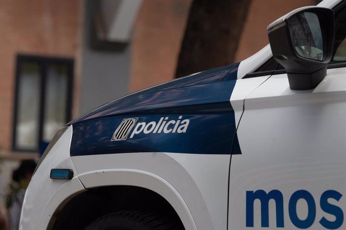 Archivo - Un vehículo de los Mossos d’Esquadra