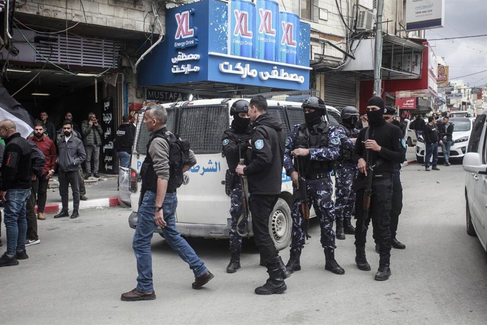 Miembros de las fuerzas de seguridad palestinas en Yenín, Cisjordania