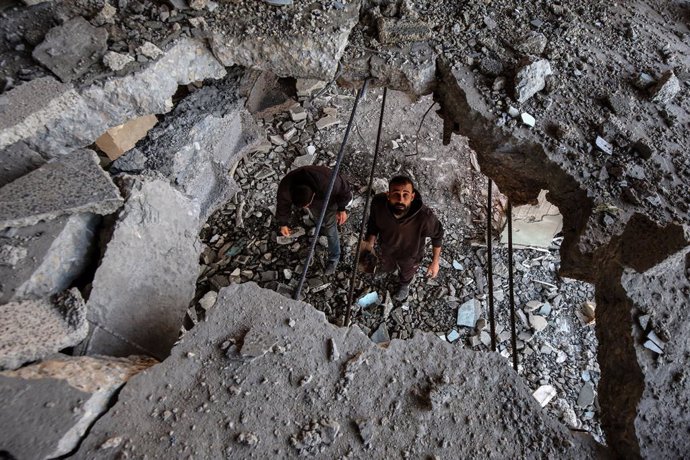 DEIR AL-BALAH, Jan. 8, 2025  -- Palestinians are seen at the site of a destroyed house after an Israeli bombardment, in Deir al-Balah, central Gaza Strip, on Jan. 8, 2025. At least 31 Palestinians were killed in the latest Israeli attacks across the Gaza 