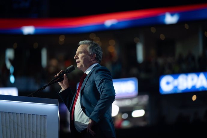 Archivo - July 18, 2024, Milwaukee, Wisconsin, USA: Steve Witkoff speaks at the Republican National Convention in Milwaukee, Wisconsin at the Fiserv Forum on Thursday, July 19, 2024