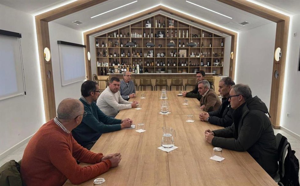 El conseller de Agricultura, Agua, Ganadería y Pesca, Miguel Barrachina, visita la cooperativa de Viver y se reúne con el Grupo de Acción Local Palancia-Mijares.
