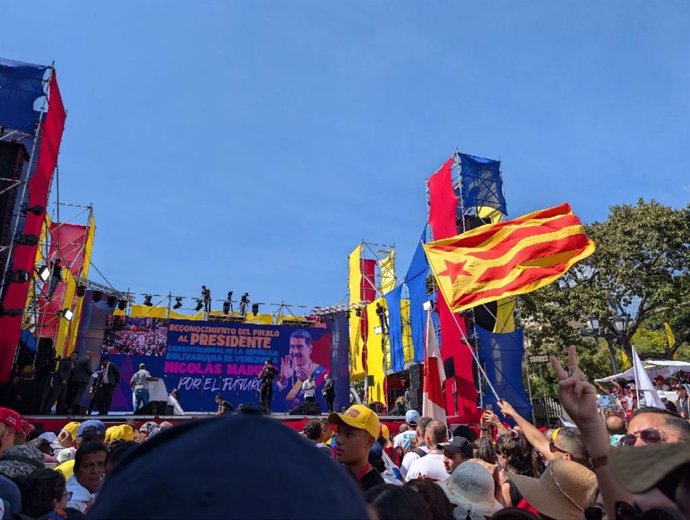 Una delegació de la CUP i Esquerra Independentista viatja a Veneçuela per recolzar a Maduro