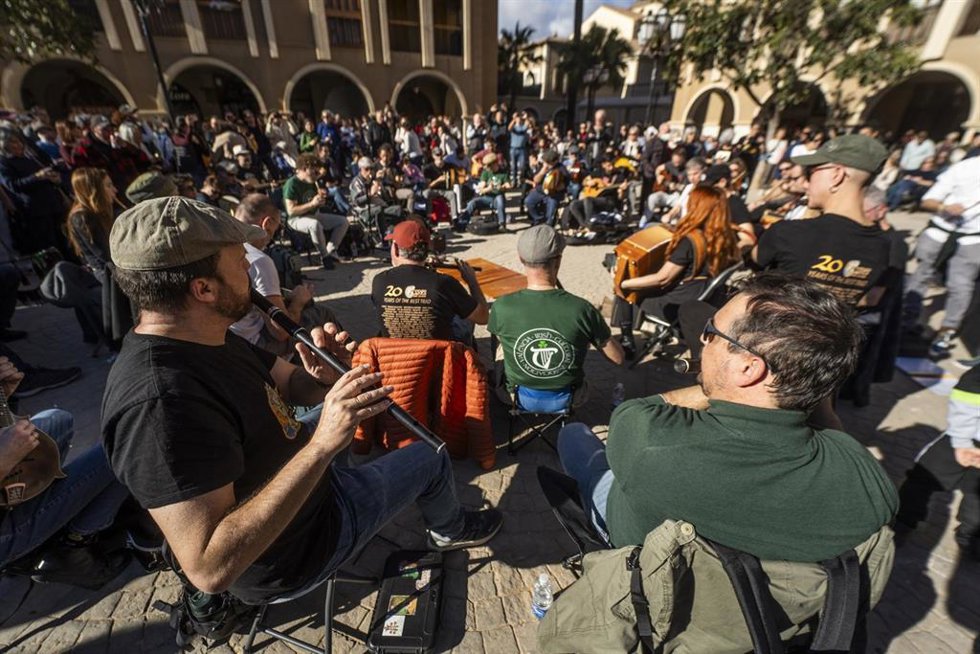 Músicos durante una Irish session en Paiporta (Valencia).