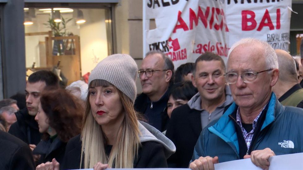 Sare pide al Gobierno Vasco que permita a presos de ETA cumplir las penas "fuera
