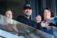 Klopp ve la victoria del Paris FC en su primera aparición pública como empleado de Red Bull