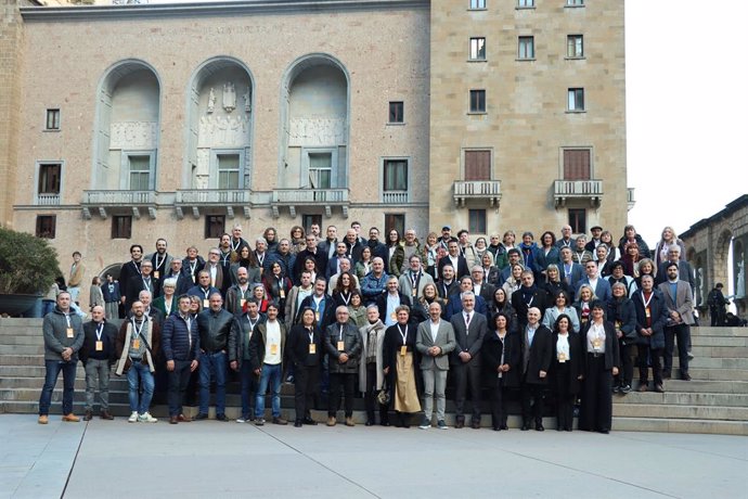 Els participants de la trobada fundacional de l'Associació de Municipis del Camí Ignasià a Montserrat