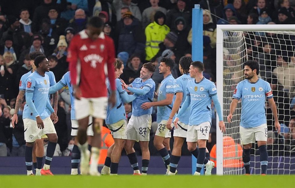 11 January 2025, United Kingdom, Manchester: Manchester City's James McAtee (5th R) celebrates scoring his side's eighth goal with teammates during the English FA Cup third round soccer match between Manchester City and Salford at the Etihad Stadium. Ph