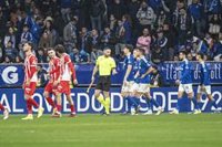 El Racing reacciona a medias y el derbi asturiano se reparte bajo tensión