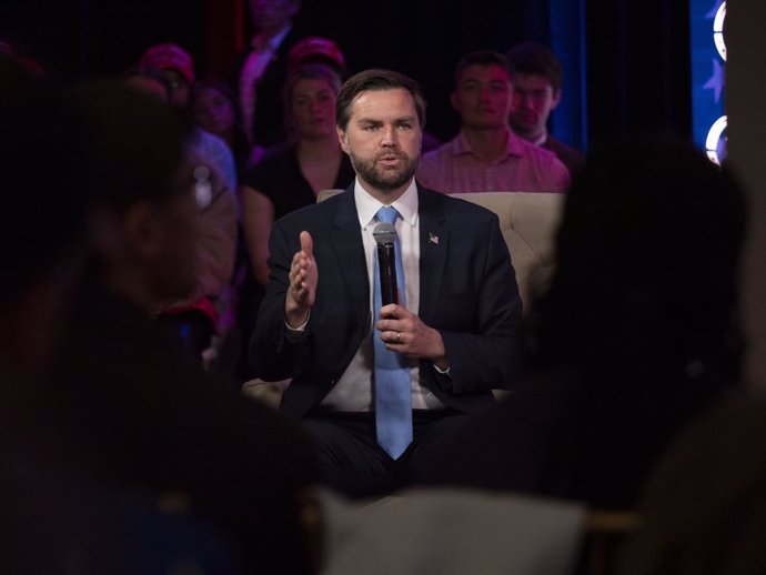 Archivo - October 31, 2024, High Point, North Carolina, USA: Republican Senator and Republican Vice President candidate J.D. VANCE holds a town hall gathering with students from High Point University. The event designed to turn out youth vote  is sponsore