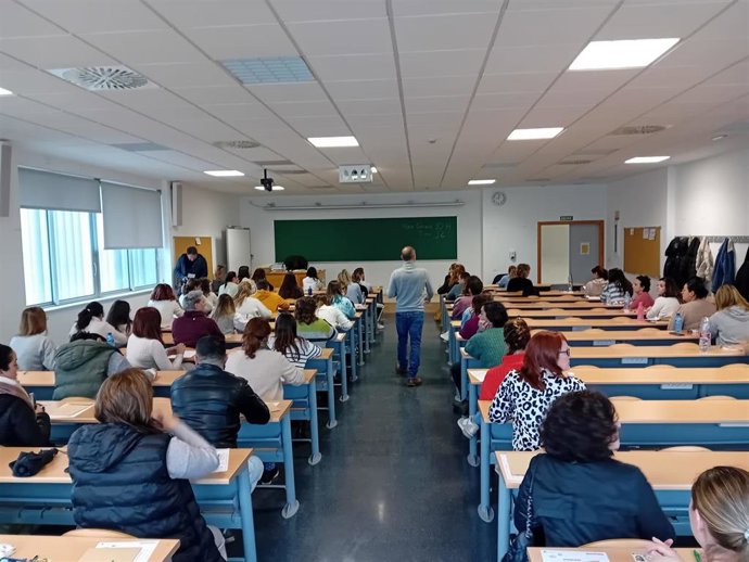 Archivo - Imagen de archivo de una oferta de empleo público del Servicio Andaluz de Salud (SAS). 