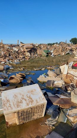 Compromís exige una actuación "inmediata" para limpiar el vertedero en una parcela de huerta en Castellar-l'Oliveral